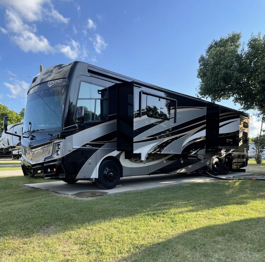 Full hookup RV sites